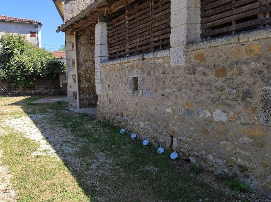 Maison De Campagne, Bulle De Verdure Montbron Luaran gambar