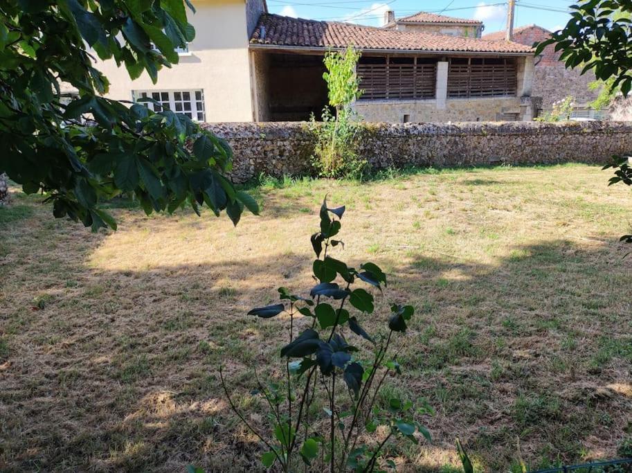 Maison De Campagne, Bulle De Verdure Montbron Luaran gambar