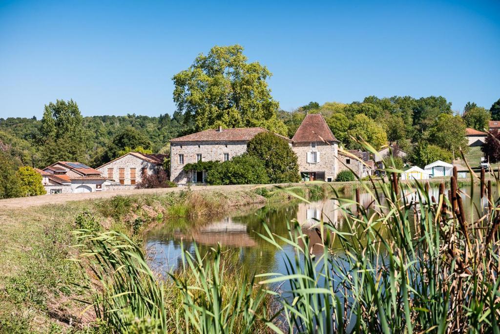 Maison De Campagne, Bulle De Verdure Montbron Luaran gambar